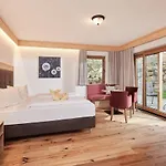 Berger Hotel *