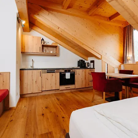 Berger Hotel *